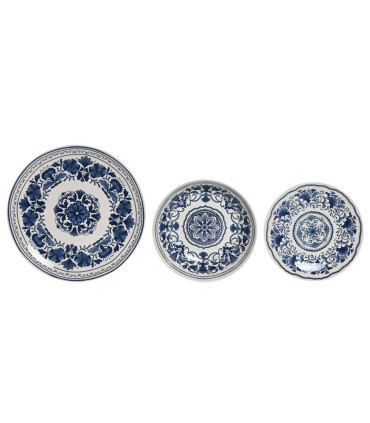Set of 18 plates