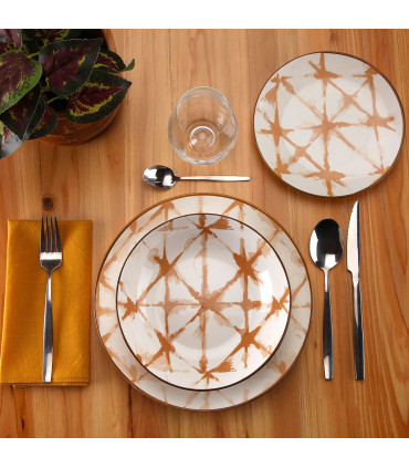 Service de 18 assiettes en porcelaine: plates, creuses et à dessert