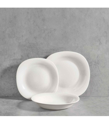 Service de 18 assiettes en verre opale blanc: plates, creuses et à dessert