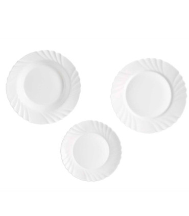 Set of 18 plates