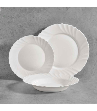 Set of 18 plates