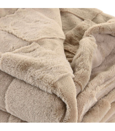 Ultra-soft beige fleece blanket for cozy moments
